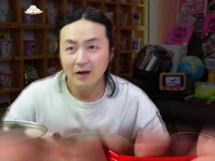 泡面先生糖醋火鸡面升级版震撼来袭!!!全新改款了。。。粗面版本大面饼四包调料,还是一样支持试吃一包哦,不满意可以退的。#泡面先生 #糖醋火鸡面 #泡面先生测评 #火鸡面推荐