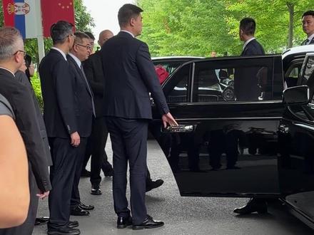 5月27日,塞尔维亚总统武契奇一行到访浙江,中午在嘉兴用餐。从菜单到餐厅置景,浙江元素拉满。On May 27, Serbian President Vučić visited Zhejiang and had lunch in Jiaxing. From the menu to the restaurant's decor, elements of the Zhejiang elements were everywhere. #武契奇 #武契奇访华 #塞尔维亚 #塞铁 #FreshSight