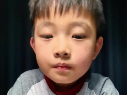#画画 #爱画画的小朋友 今天画的是……一半蜘蛛侠一半毒液#蜘蛛侠 #毒液 #小画家