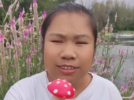 户外吃播视频。,今天吃的是彩色蘑菇棒棒糖 #户外实拍 #一起看风景 #蘑菇棒棒糖 #吃播