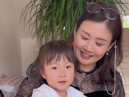 陪米淇参加完六一儿童节活动,今天就不直播啦,陪着家里三个小宝贝过节,祝宝贝们儿童节快乐!#有一种爱叫隔辈亲
