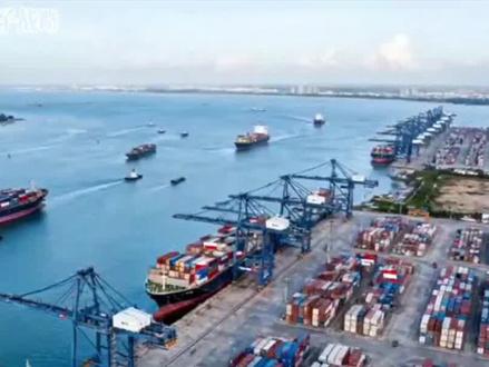 四十条巨轮,头都不回,直接绕过新加坡,奔着海南洋浦就去了,新加坡那边只能干瞪眼了#时事 #时事热点 #时事点评 #时事评论 #时事热点新闻