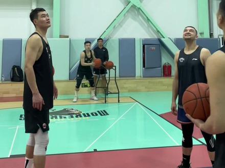 恭喜@邬挺嘉不会投篮吧 成为地主 @王大少Billy @西热力江 破费了#南京同曦 #同曦男篮