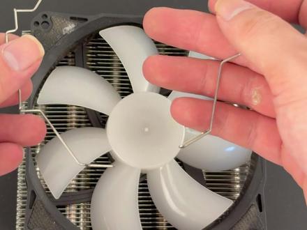 电脑cpu散热器风扇挂钩铁丝安装教程