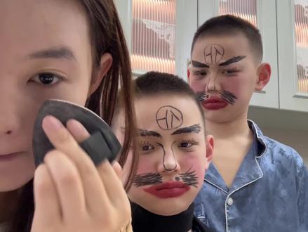 当我化妆时弟弟一直挑衅我…#看到最后 #宠弟狂魔 #姐姐平时都化这么浓的妆吗 #美妆博主 #意想不到的结局