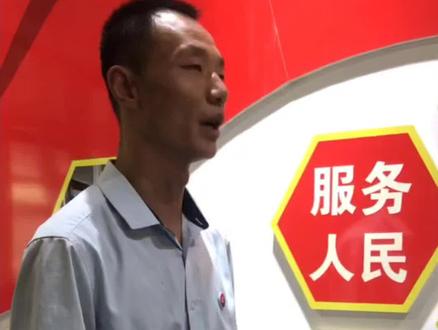 公交驾驶员秒变“救火勇士”