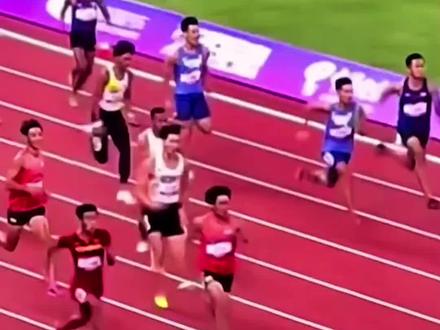 东北小伙陈佳鹏实力反超小日子 你认为解气吗 回家后给奶奶也带带金牌#最后一棒陈佳鹏反超日本 #中国队男子4x100米金牌 #冠军 #杭州亚运会