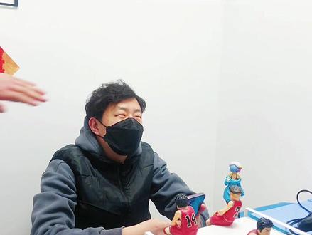 苹果手机屏幕发黄,先别着急修,一招教你解决#苹果手机维修 #全民修手机 #手机使用技巧 #小蚁手机维修