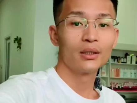 网友问:你连美国绿卡都没有,怎么竞选洛杉矶市长?#小唐酱香饼在美国。#小唐酱香饼#竞选市长的小唐
