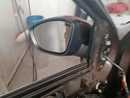 标致408更换倒车镜,法系车的设计对修理工真的很不友好😂