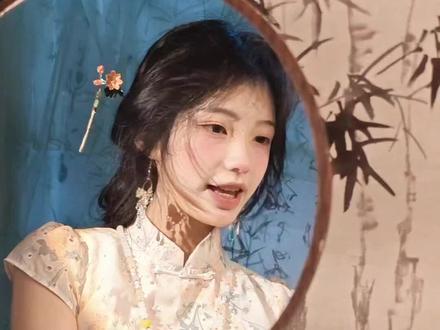 诗三百篇,大抵圣贤发愤之所为作也。
#报任安书#古文#朗读#旗袍#花