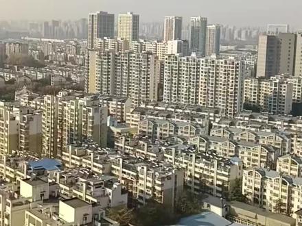 广西柳州为什么接连发生两次5.2级浅源地震? 广西柳州市发生两次5.2级地震,动力来源于印度板块与欧亚板块碰撞的远程应力经长期积累,在一定的临界点通过断裂带的交汇区域集中释放。#地震 #柳州地震#地震科普