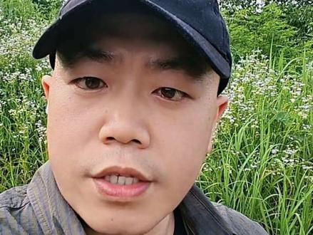 深挖与辉同行、兰知春序文旅底层逻辑,区别市面上低价团购直播间,拆解双账号流量分工、全套合规资质、中产精准客群与轻资产长期布局。结合真实成交数据,看懂头部IP不靠低价、靠文化壁垒稳赚的核心密码。#与辉同行 #兰知春序 #董宇辉 #文旅直播干货 #自媒体商业逻辑