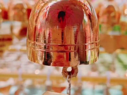 他在那两天里跑了九座庙
只为把他和他的名字留在那些地方
“MewGulf”而不是tharntype
没人知道他在祈求些什么
但我相信一定会为他所愿