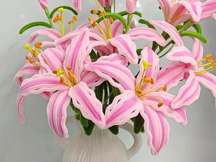 永不凋谢的粉佳人百合详细教程来啦 步骤详细,一看就会,做一束送给自己,浪漫永不凋谢#扭扭棒的100种玩法 #扭扭棒手工 #手工diy #百合花 #花束教程