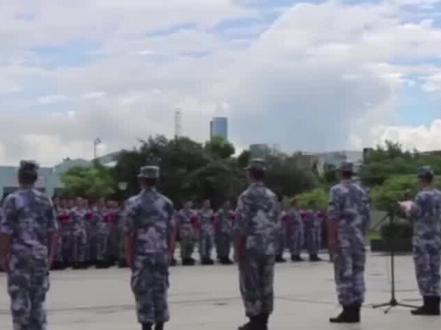 请不要错误解读军礼的含义。退役军人行军礼是表达一种情怀和回忆。#爱国 #爱国正能量 #爱国主义教育 #退役军人 #军旅 @DOU+上热门