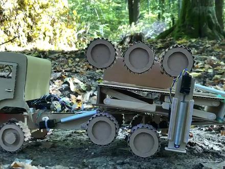 你们有见过废旧纸箱制作的折叠式液压半挂车吗?快来看看吧! #小发明 #diy手工