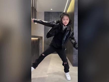 网红小学生臻臻有多牛?坐拥千万粉丝,成全网公认的“街舞达人”