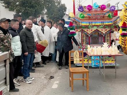 前三拜,后三叩,今世永思念 #华姐花式祭拜#原创