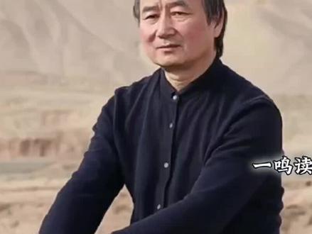 #茅盾文学奖 #刘亮程 刘亮程曾说:“《本巴》是我写给童年的史诗,是我写的最天真、好玩的一本书。写了三个孩子,三场游戏,两个国家。相信每个读者都能从中找到童年的自己。”