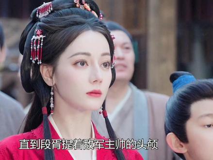 直到段胥提着敌军主帅的头颅胜利归来被百姓们欢呼时,贺思慕才明白破妄剑为何选择他为主#白日提灯 #迪丽热巴 #陈飞宇 #追白日提灯爽得看不够