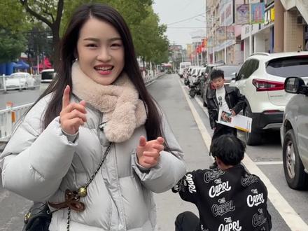 这套街拍真的太帅了!太喜欢了!@天门绝色宝贝摄影阿艳 #拍摄花絮 #天门摄影 #上热门