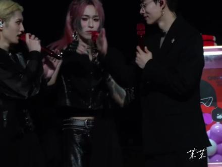 什么我妈觉醒啊 分明是小李英超先叫的妈#ONER #ONER狂欢巡演日记 #一家三口 #灵岳