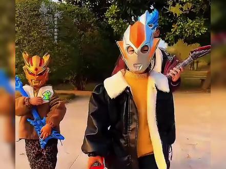 奥特曼和小怪兽比赛啦#搞笑视频 #小朋友都爱看 #万万没想到的结局