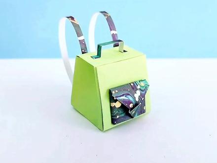 今天我们来制作一个折纸书包! #折纸 #儿童手工 #折纸教程 #创意diy #折纸书包