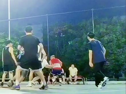 米球王43分,登哥24分11助攻4抢断,双星闪耀,下场天王山见 #米切尔半场39分 #米切尔单节21分 #骑士23比0疯狂攻击波 #哈登请神请到10年前的自己 #骑士逆转活塞扳平总比分