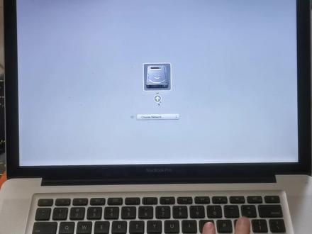 苹果笔记本进度条跑完,白屏不进系统,改集显,安装MacOS10.13#macbookpro #电脑桌面 #mac #笔记本电脑 #笔记本维修 #A1286 #MacOS #独显