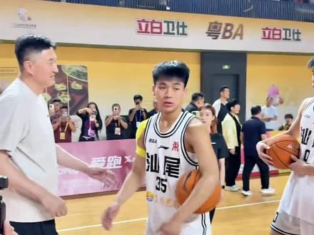 离开杜锋后彻底爆发!徐昕签约顶级经纪公司,22岁正式开启NBA之路!从宏远板凳末端到约基奇同门师弟,徐昕用一个赛季完成逆天翻身#徐昕#杜峰#中国男篮