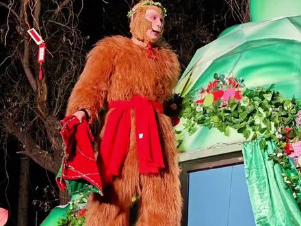 猴哥风格突变,大圣服变身皮草装#雪饼猴#雪饼猴王铁柱 #齐天大圣 #孙悟空#长春动植物公园