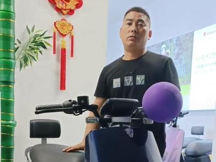 给大家介绍一款立马金牌🥇系列高颜值。高性价比的一款车,搭配72V21A的石墨烯电池🔋🔋🔋🔋🔋🔋,32L加大加深坐桶,1200W电机,ABS塑壳,结实耐用,省电更能跑,原价4299..现价3599..机会难得,赶快行动起来吧!!!活动时间:7🈷️22日到7🈷️31日,地址:开发区向川路摩托市场立马电动车专卖,电话:13253925070...15936853125(微信同号)#以旧换新 #欢迎新老客户的光临 #喜欢的赶紧入手 #诚信经营服务至上