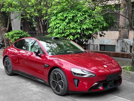 沉浸式开箱新一代小米SU7。这台是标准版,赤霞红外观,砂陶米内饰,19寸钻石轮毂,大家觉得新一代SU7怎么样。#新一代小米su7 #小米su7 #新一代su7 #小米汽车 #我和我的小米汽车
