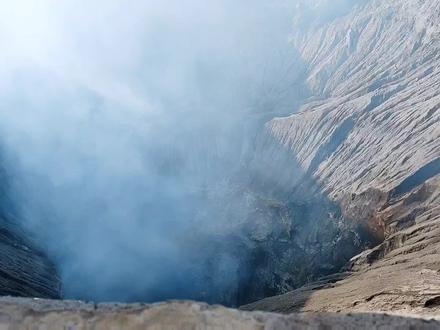 #火山 #敬畏自然 印尼这鬼地方,不会只有我一人没信号吧bromo