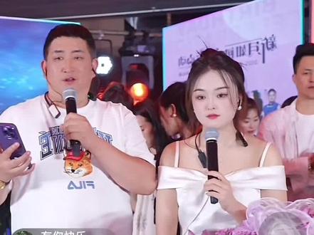 @虎牙妹新月7月12生日专场 @农村幺哥《7月31至8月1六周年庆》
幺哥上麦了👍👍👍
月丫头生日快乐🎂圆满结束