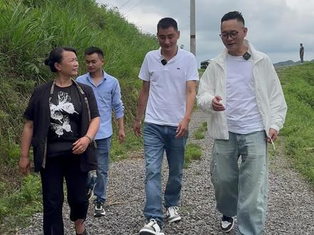 我和小赵来到湘西.参观莓茶基地..#中巴婚姻#巴基斯坦#人间观察@连一梦 @巴基斯坦烧烤刘 @蓝兰Lan @皮衣哥推荐好品