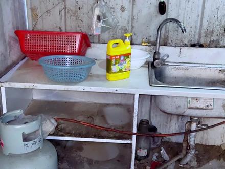 再不把这厨房收拾出来就要过年了,本想让婆婆收拾的她看到这个场面掉头就走#搞卫生解压视频 #农村自建房 #东菱蒸汽手套 #东菱手套蒸汽机