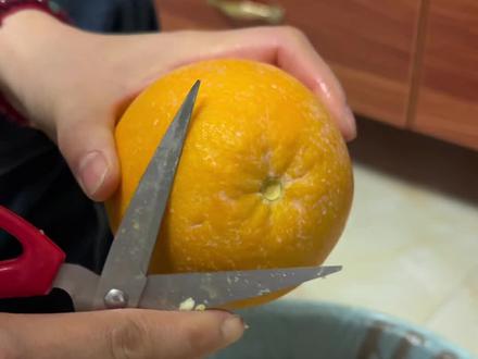 第一次用剪刀剥橙子,大家都喜欢用什么剥🍊呢?#赣南脐橙的正确剥皮方式