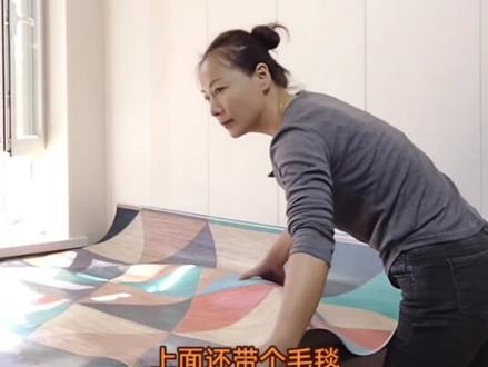 给大火炕穿件衣服,一下子就变漂亮了😃 以后天冷了给小不点洗完澡,可以让它到炕上玩了,这个炕席不怕粘毛随便玩#现场实拍 #让喜欢的事成为生活 #东北人 #记录真实生活 #我的生活日记 @DOU+小助手