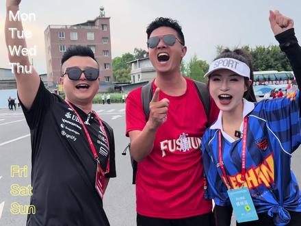 这场比赛真的太精彩了,因为闪电雷鸣中途还暂停了两次,最后还是圆满结束,比分0:0,乐山味道非常对今天表现很棒,自贡也很厉害,真的有被你们震撼到,来了那么多人,这个凝聚力,我是佩服的#川超 #乐山vs自贡