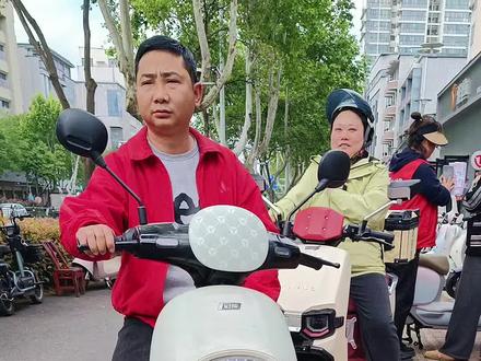 美女用雅迪魅丽换台铃苍穹,原因竟是旧车爬坡无力#台铃苍穹2026 #台铃骑遇春天 #真实生活分享计划 #电动车 #上热门 @DOU+上热门