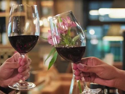 不是吧,你说相亲见面吃饭点餐8000块,男方借口上厕所直接跑路拉黑#万万想不到 #相亲吃饭谁买单 #相亲见面吃饭 #相亲买单 #相亲跑路