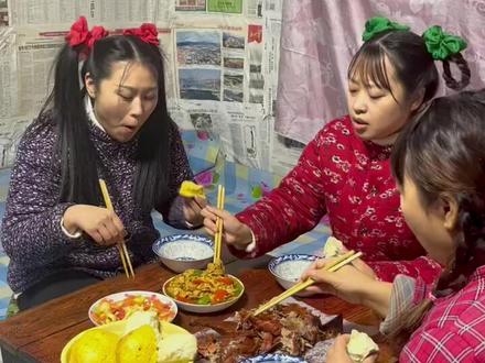 怎么欺负一下三嫂呢谁有好主意打在评论区这一家人太老实😠#农村 #家庭日常 #农村生活