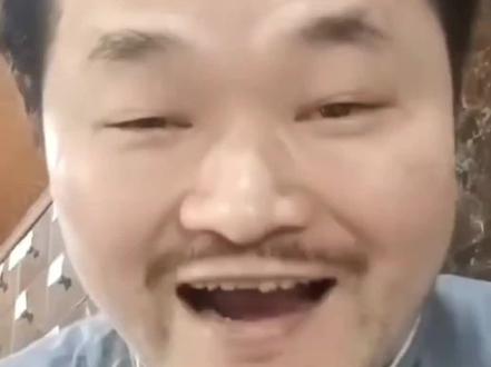 这就是网红(勇少宝)打的广告说桃园陬市的曹郎中治腰腿疼的好郎中