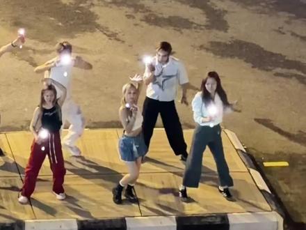 你们看了吗!!舞功练起来了吗!!
剧情:💯 😭😭😭
舞蹈: 💯 🤪🤩😍
#阳光女子合唱团 #舞起来嗨起来 #练舞功 #马来西亚 #1119