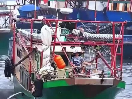 想领休渔期补助,需要符合什么条件呢?
#渔民日常 #渔船 #出海捕鱼 #渔船捕捞实拍 #渔民生活实拍