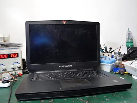 人才,网友居然自己动手修理自己外星人电脑主板,亏了好几百