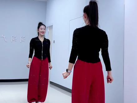 《原野牧歌》背面完整版!编舞:济南朵朵#润润广场舞队